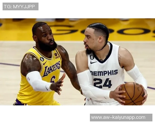 狄龙两节半遭遇6犯离场全场表现平平仅得12分2板1助1断 狄龙两节半遭遇6犯离场全场表现平平仅得12分2板1助1断