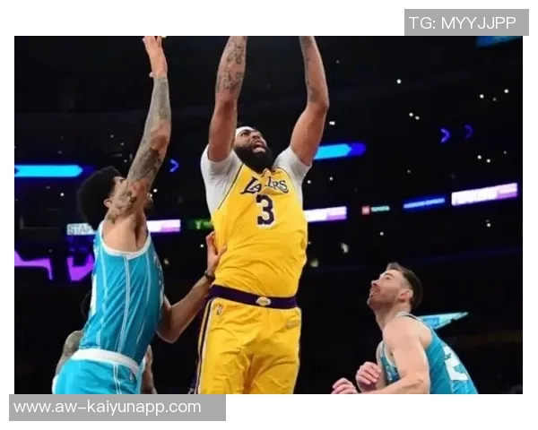 鲍尔状态低迷三分球命中率惨淡仅得3分4板6助失误频繁表现令人失望